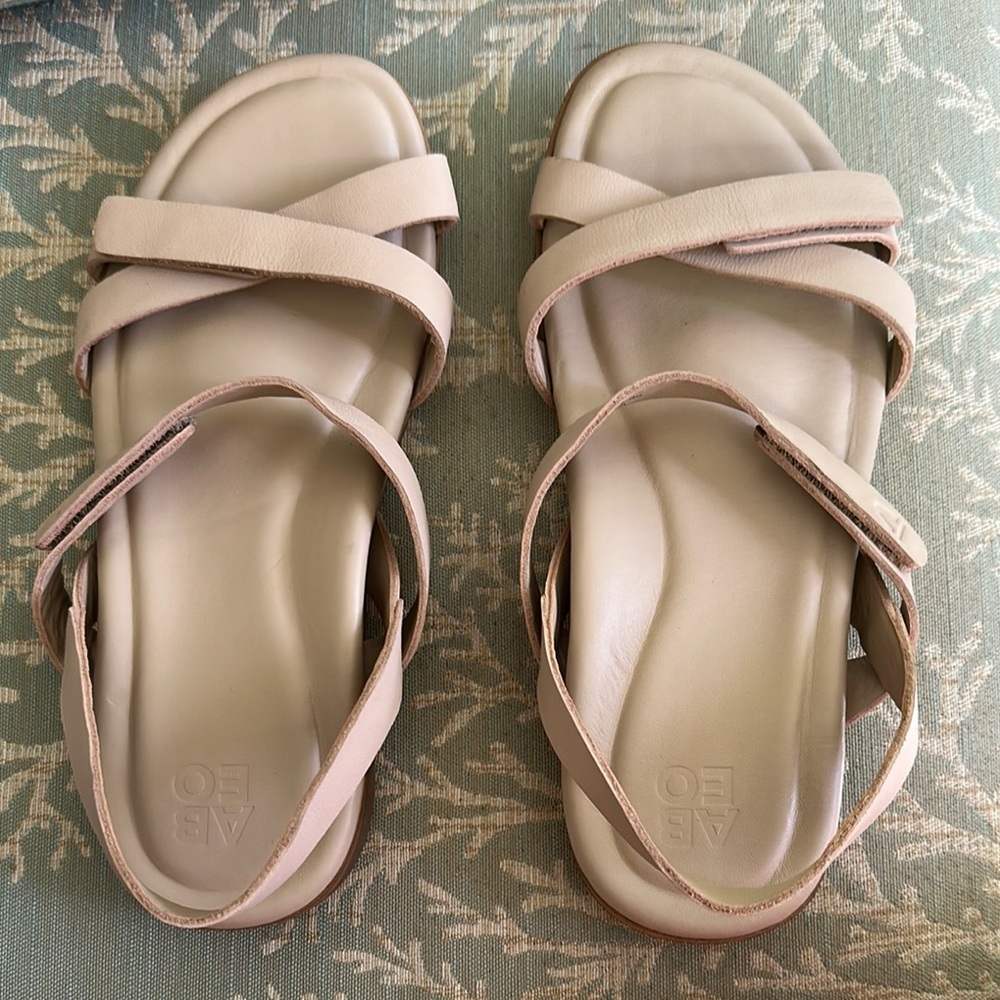 NWOT ABEO KAI SANDAL CUBAN SAND Elegant Cream Sandals